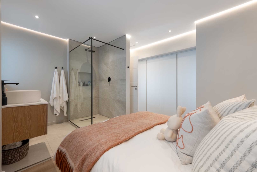 3 Bedroom Property for Sale in Sea Point Western Cape